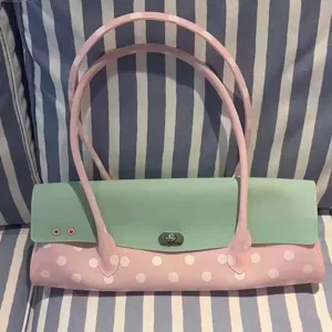 Sac a main rose vert a pois detail, joli sac epaule sous les bras style bonbon design.