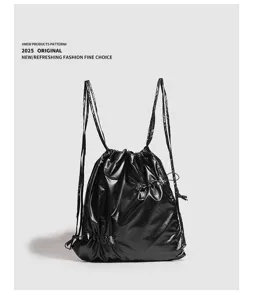 Schwarzer glänzender Kordelzug Rucksack lässige Mode stylische Tasche leicht Reise Daypack