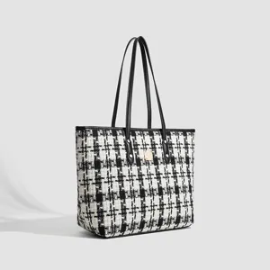 Zwarte en witte tweed tote tas voor dames, stijlvolle schoudertas voor dagelijks gebruik.