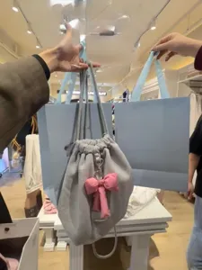 Grijs trekkoord casual rugzak voor vrouwen met schattige roze strik dagelijkse tas