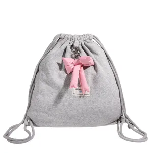 Grijze trekkoord rugzak voor dames met roze strik, minimalistische casual dagelijkse tas.