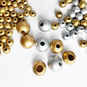 Gold und silberne Holzperlen fuer DIY handgemachte Schmuck und Accessoires Basteln Details