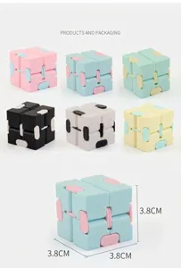 Makaron Unendlichkeitswürfel Fidget Toy Detailansicht, farbiger Antistress Würfel für Kinder.