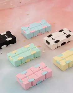 Macaron Unendlichkeitswuerfel Fidget Toy zum Stressabbau, Angstloesung Finger Puzzle Spielzeug.