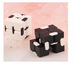 Unendlichkeit Würfel Fidget Toy, Anti Stress Sensorik Zauberwürfel für Kinder.