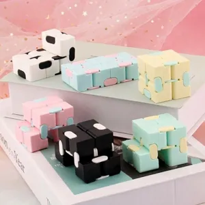 Cubo infinito Macaron fidget toy, giocattolo sensoriale antistress di alta qualità.