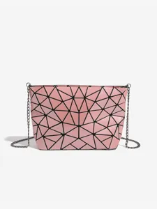Pink geometric lattice chain shoulder bag, stylish casual handbag for women summer fashion.