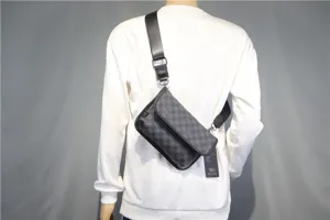Sac messager à carreaux noirs pour hommes sac bandoulière décontracté à rabat avec sangle