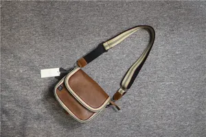Casual Korean style messenger bag for men and women, trendy brown leather crossbody shoulder bag.