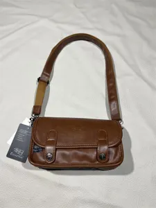 Retro brown leather shoulder bag for men and women, stylish vintage crossbody pack.