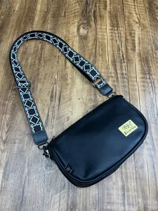 2025 New Japanese Style Unisex Crossbody Bag Casual Crescent Shoulder Phone Bag Detail