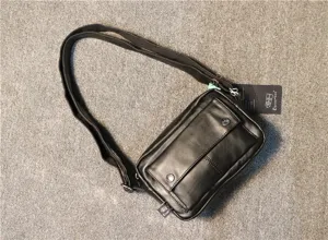 Men's black leather crossbody bag, casual mini shoulder bag with front pocket and adjustable strap.
