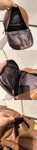 Zaino vintage in pelle PU marrone con scomparti interni multipli e custodia per laptop per lavoro.