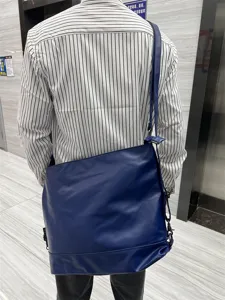 Sac bandoulière en cuir synthétique bleu pour le travail, grand sac cabas fourre-tout quotidien.