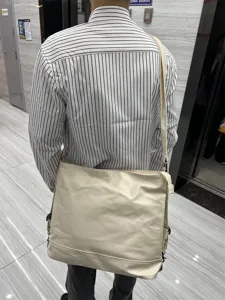 Sac à bandoulière polyvalent en cuir souple décontracté, cabas élégant pour le travail et le quotidien.