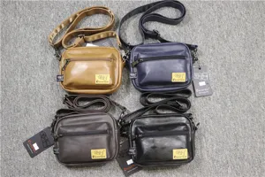 Détails de petits sacs bandoulière pour hommes en cuir PU avec poches zippées réglables.