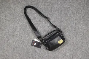 Sac bandoulière homme en cuir PU noir, sac de messager décontracté pour usage quotidien.