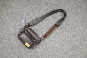 Sac bandoulière homme en cuir marron sacoche casual crossbody pour extérieur et voyage.