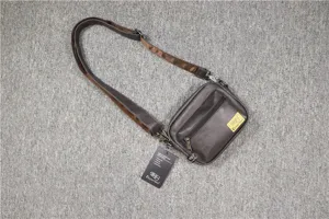 Sac bandoulière en cuir marron pour homme sac d'épaule décontracté extérieur avec poche zippée.
