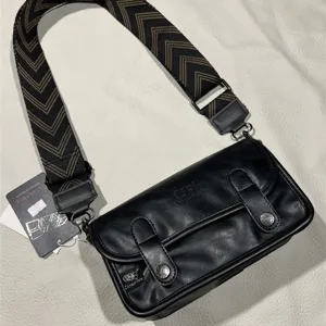 Retro black shoulder messenger bag for daily casual streetwear and vintage fashion styles.