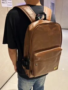 Zaino vintage in pelle PU per uomo e donna, borsa casual elegante per scuola e laptop.