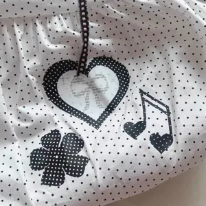 Details van Koreaanse stippen tote bag, schattige strik en hart canvas schoudertas casual chic.