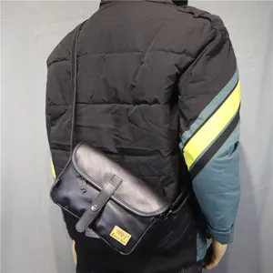 Men's casual vintage PU leather crossbody bag, stylish mini shoulder bag with magnetic buckle.