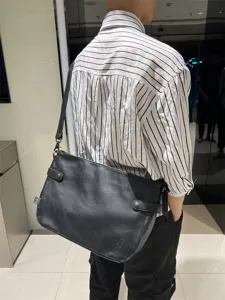 Sac messager en cuir noir décontracté pour homme, grand sac bandoulière vintage.