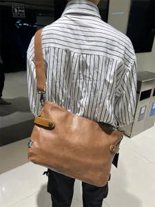 Sac bandoulière vintage marron en cuir souple homme grande capacité sac de loisirs affaires
