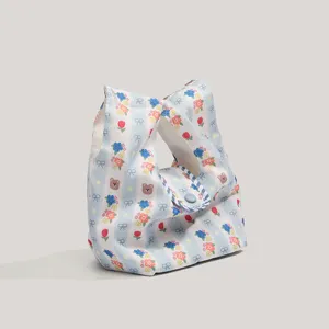 Lindo mini bolso de lona con rayas azules y estampado de oso tierno para uso diario genial.