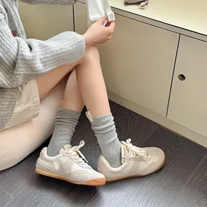 Bequeme graue Rippstrick Socken für Damen, stilvoll und gemütlich für den Alltag.