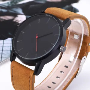Montre quartz homme minimaliste avec cadran noir, trotteuse rouge et beau bracelet en cuir.