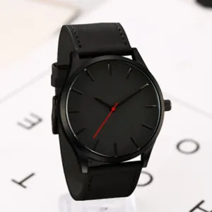 Montre quartz homme noire minimaliste avec bracelet en cuir et trotteuse rouge pour tous les jours.