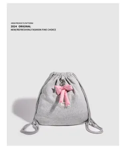 Sac à dos cordon gris avec nœud rose, sac de sport décontracté et minimaliste pour femme.
