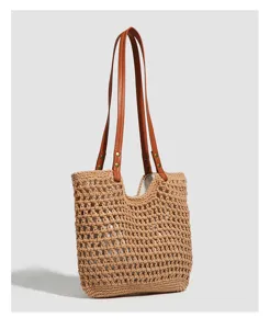 Casual woven tote bag for women, large capacity straw shoulder bag for summer beach vacation.