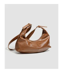 Braune Leder Baguette Tasche für Damen, stylische elegante Schultertasche für Herbst und Winter.