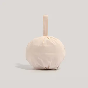Sac de rangement sphérique portable pour sous-vêtements, idéal pour organiser les soutiens-gorge.