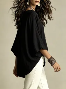 Haut décontracté ample pour femme automne couleur unie col en V associé au pantalon blanc.