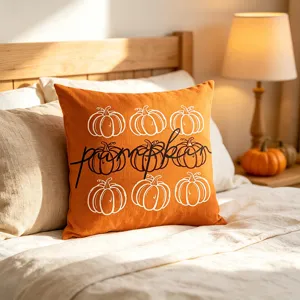 Housse de coussin citrouille d'automne orange vif, décoration cosy parfaite pour le canapé.
