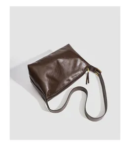 Dark brown leather shoulder bag for women, large capacity daily commuting hobo tote bag.