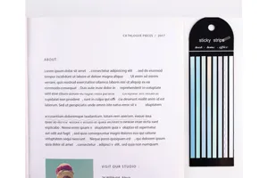 Close-up detail van macaronkleurige PET plaknotities en indexlipjes in nette presentatie.