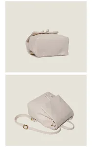 Mini zaino geometrico donna vista dettagli, elegante borsa casual beige in ecopelle per lavoro.