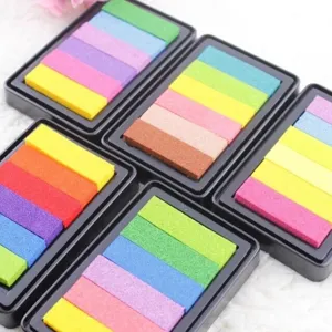 Ensemble de tampon encreur multicolore DIY pour loisirs créatifs et enseignement.