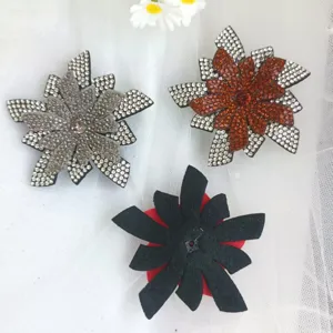 Rhinestone full-drill flower detail shot, perfect for DIY phone cases, shoes, and bag accessories.
