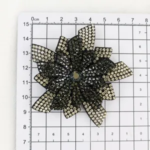 Rhinestone full-drill flower accessory detail view, perfect for DIY phone cases and shoes decor.