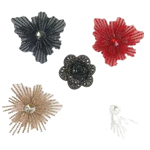 Accessoires DIY fleurs en strass, patchs en résine et tulle pour vêtements, chaussures et coiffures.