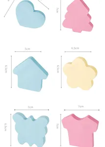 Set di note adesive colorate sagomate con vari design carini e dimensioni pratiche.