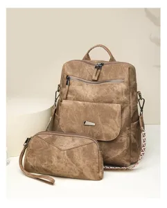 Detailansicht des retro khakifarbenen Damen Rucksack und Handtasche Sets mit feiner Hardware.