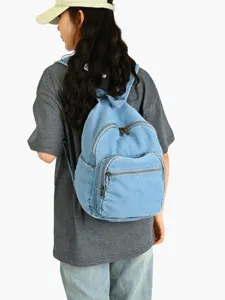 Sac à dos en denim décontracté pour femme et homme, sac d'école et voyage vintage bleu clair.