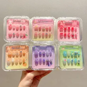 Handgemachte künstliche Nägel 6er Set süße Frucht Serie zum Aufkleben in transparenten Boxen.
